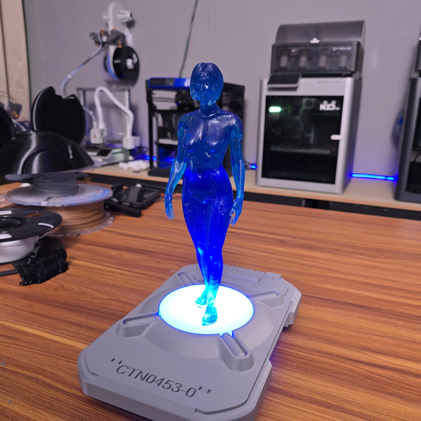 Figura de Cortana (30 cm de alto) impresa en Resina