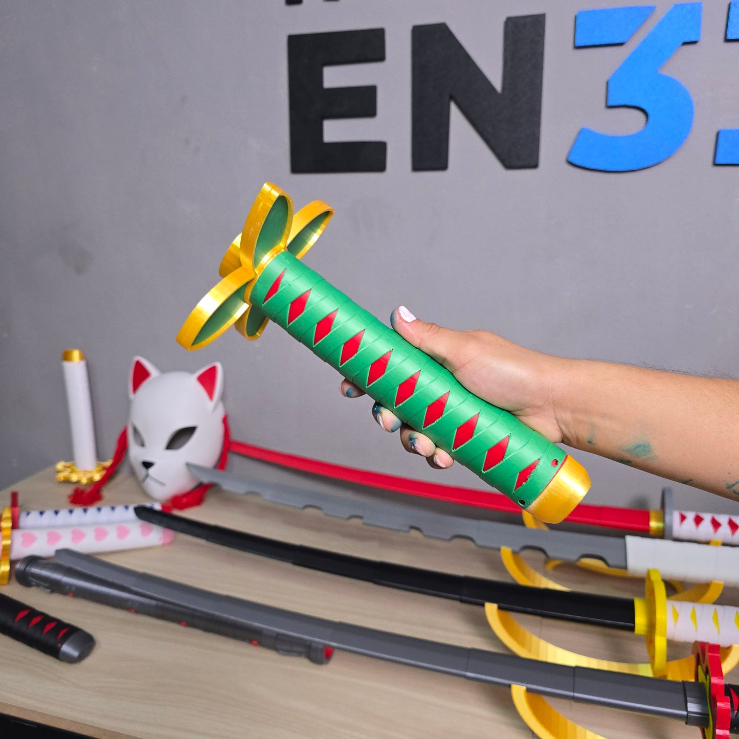 Katana de plastico retráctil del pilar del insecto Shinobu Kocho Demon Slayer