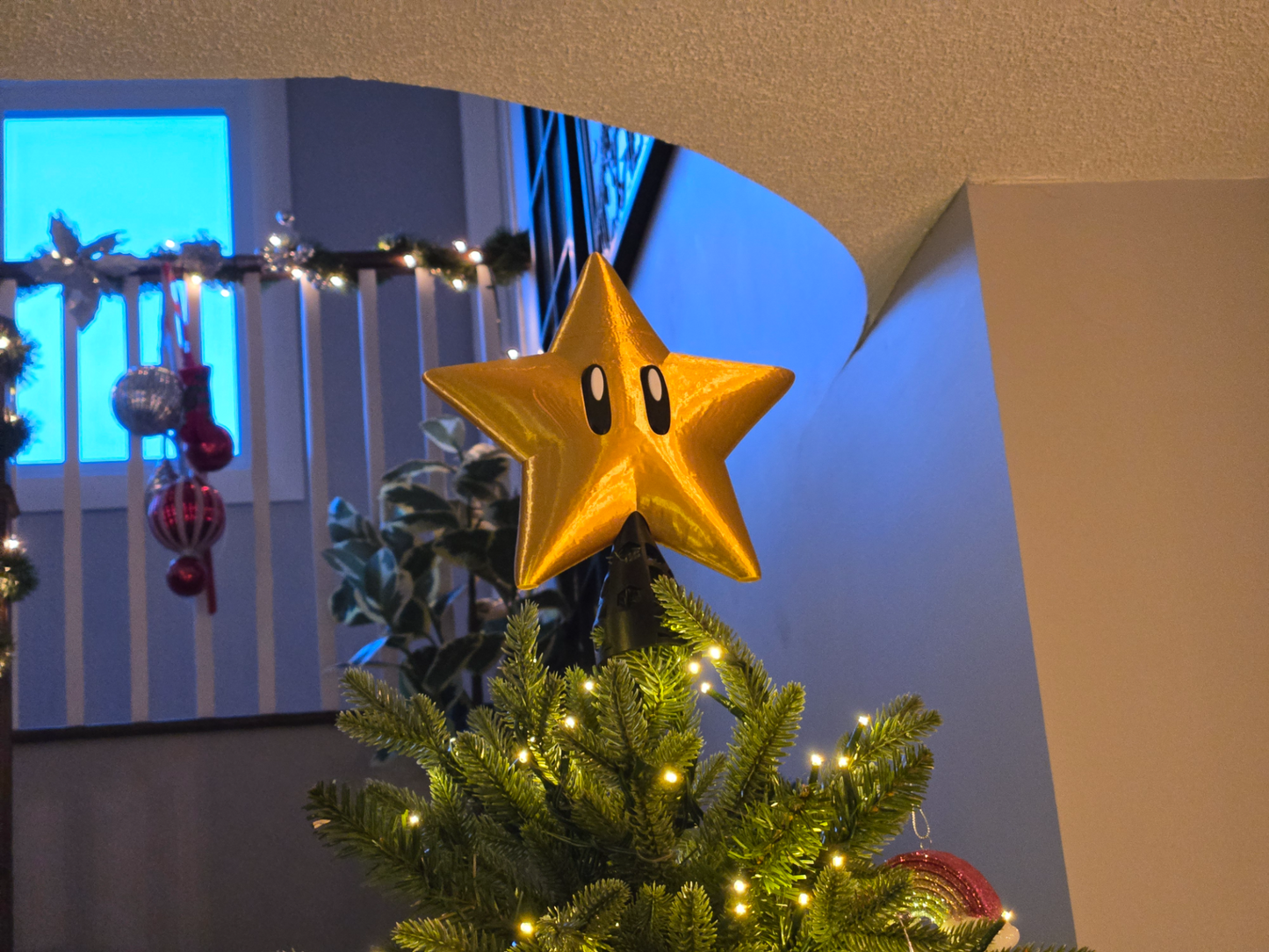 Estrella de super Mario adorno pada árbol navideño impresa en 3D