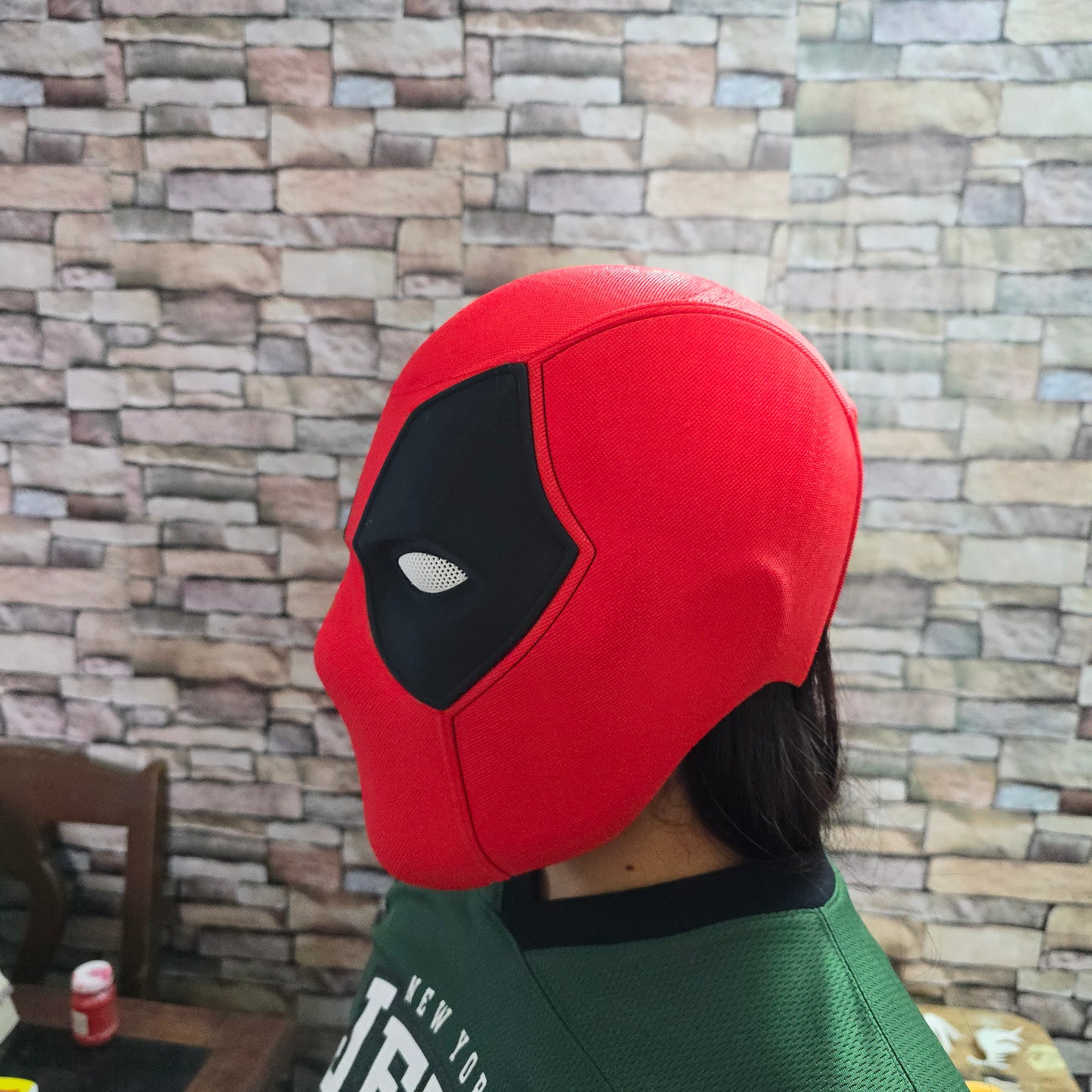 Casco de Deadpool magnético y texturizado impreso en 3D