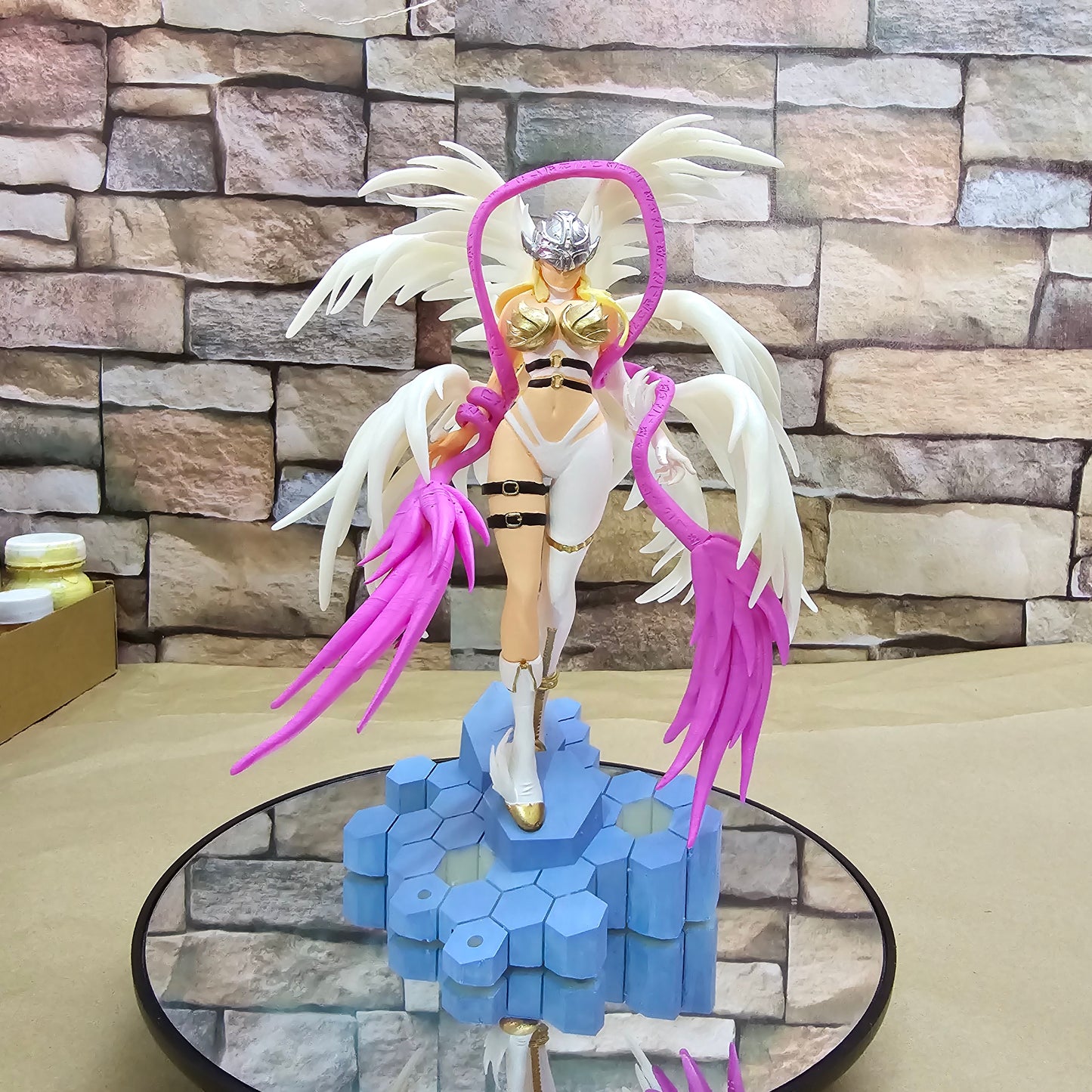 Figura del Digimon Angewomon impresa en resina y pintada a mano de 30 cm de altura