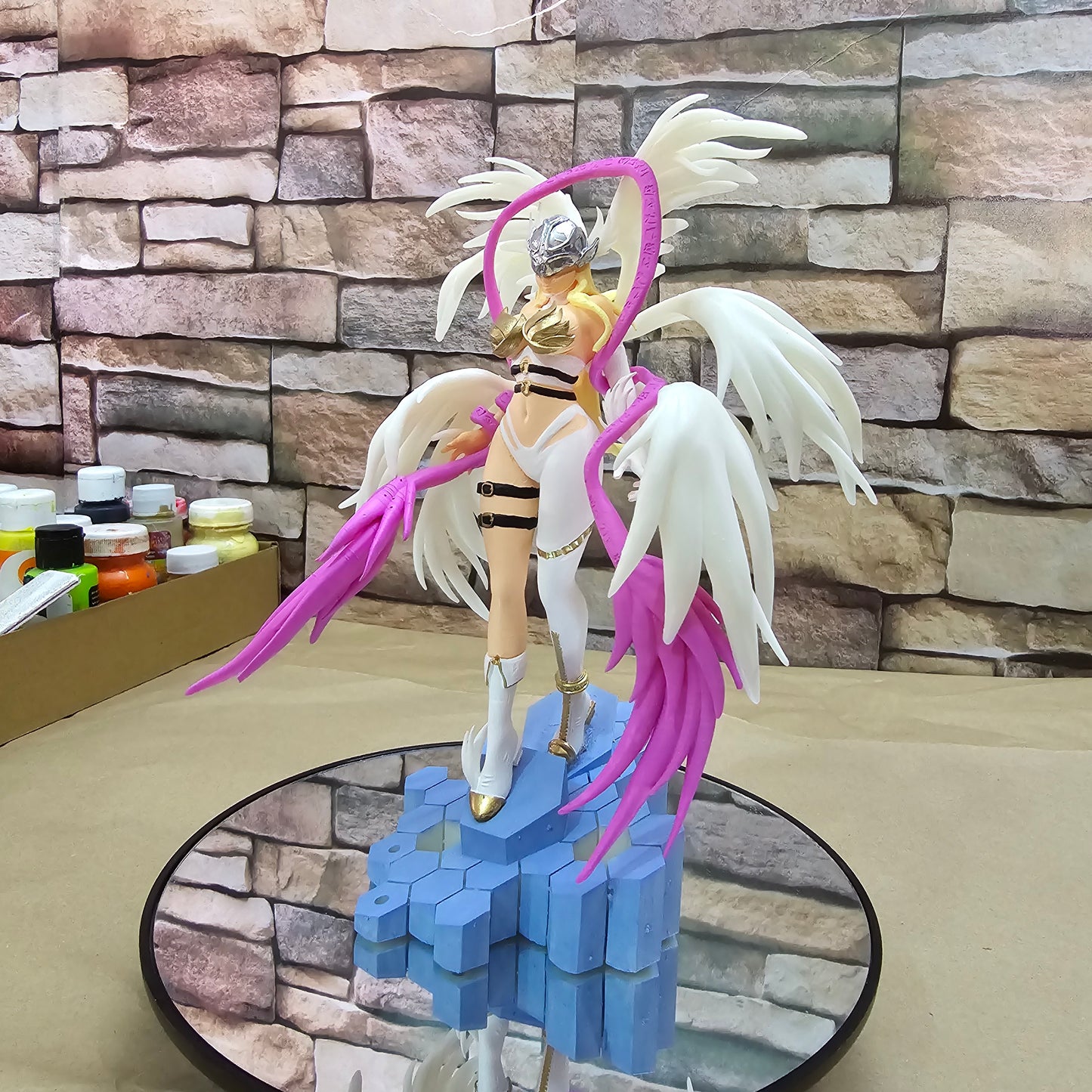 Figura del Digimon Angewomon impresa en resina y pintada a mano de 30 cm de altura