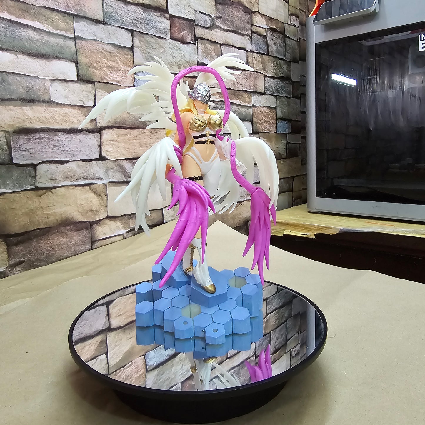 Figura del Digimon Angewomon impresa en resina y pintada a mano de 30 cm de altura