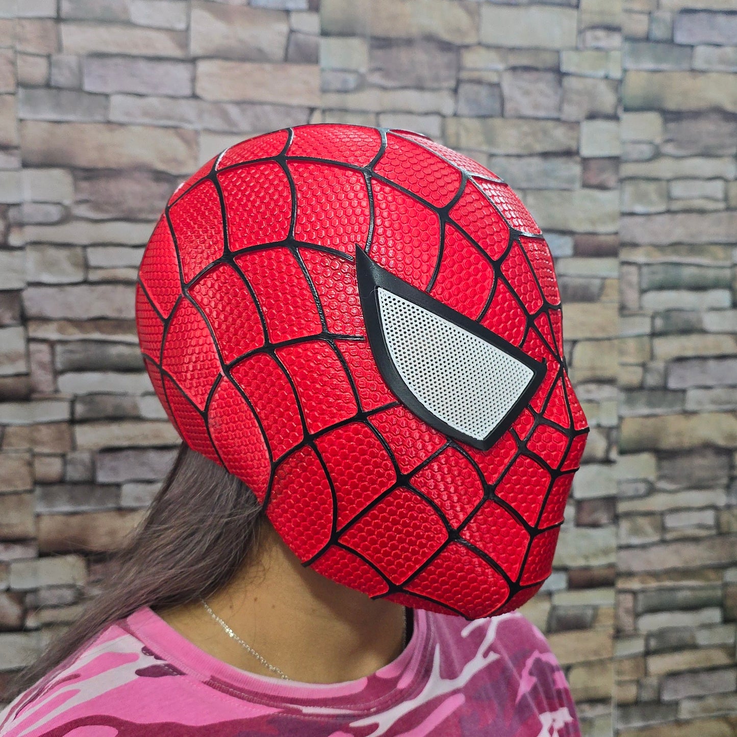 Casco de Spiderman magnético y texturizado impreso en 3D