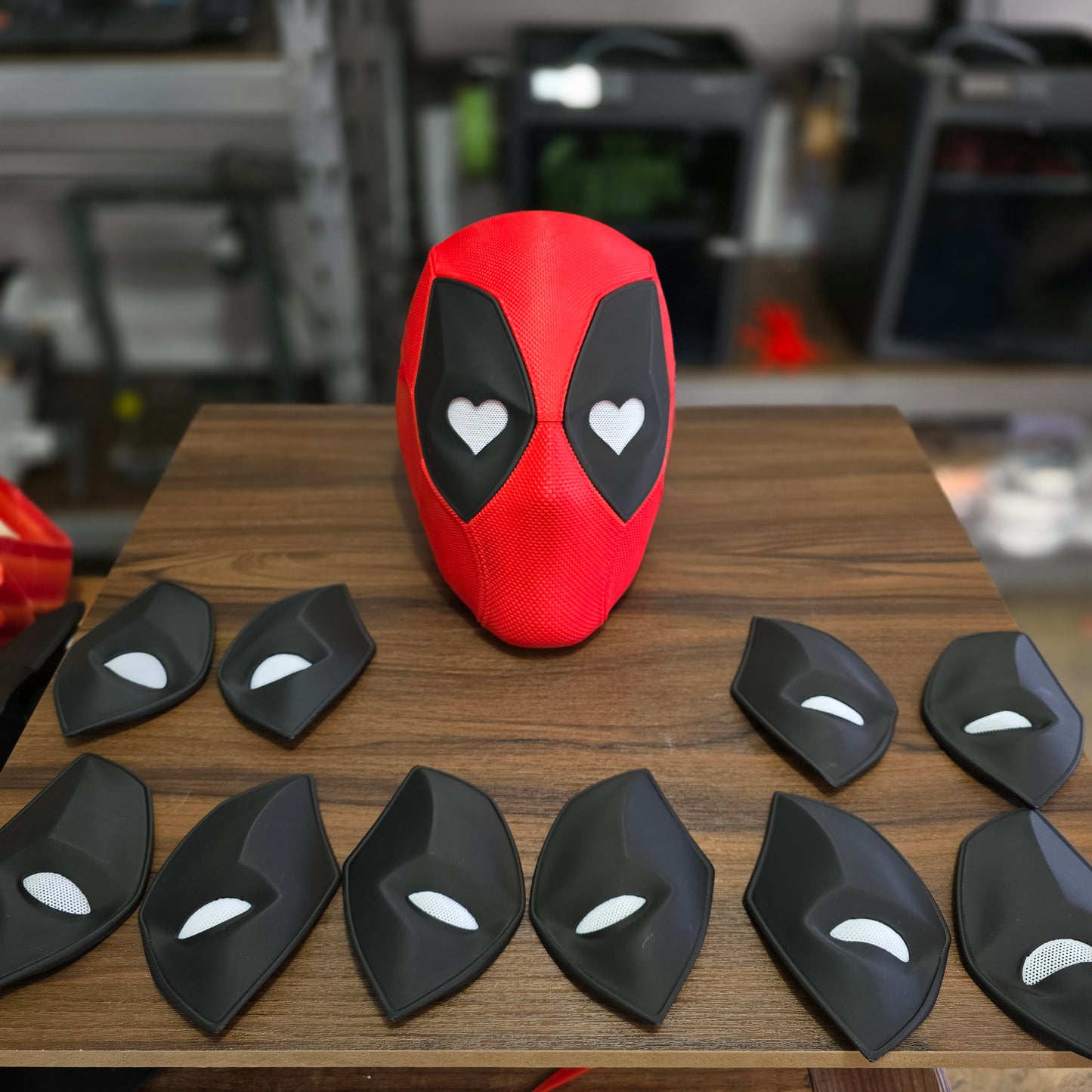 Máscara magnética de Deadpool 3 con 6 Pares de ojos intercambiables y mas