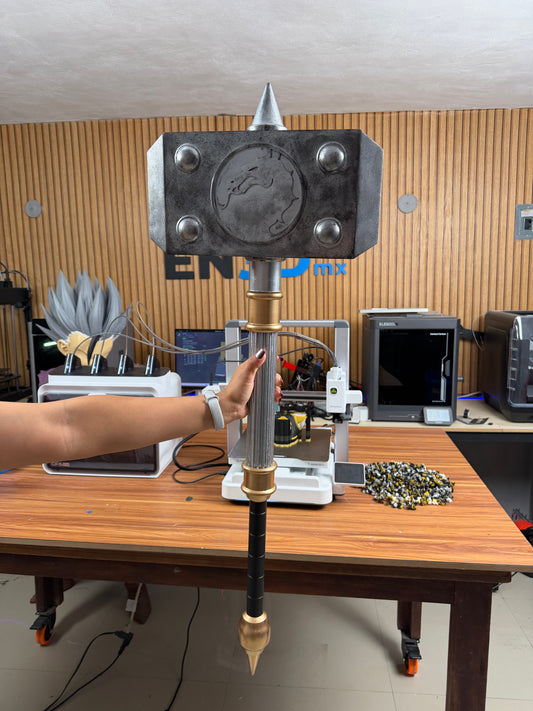 Réplica del Martillo de Shao Kahn