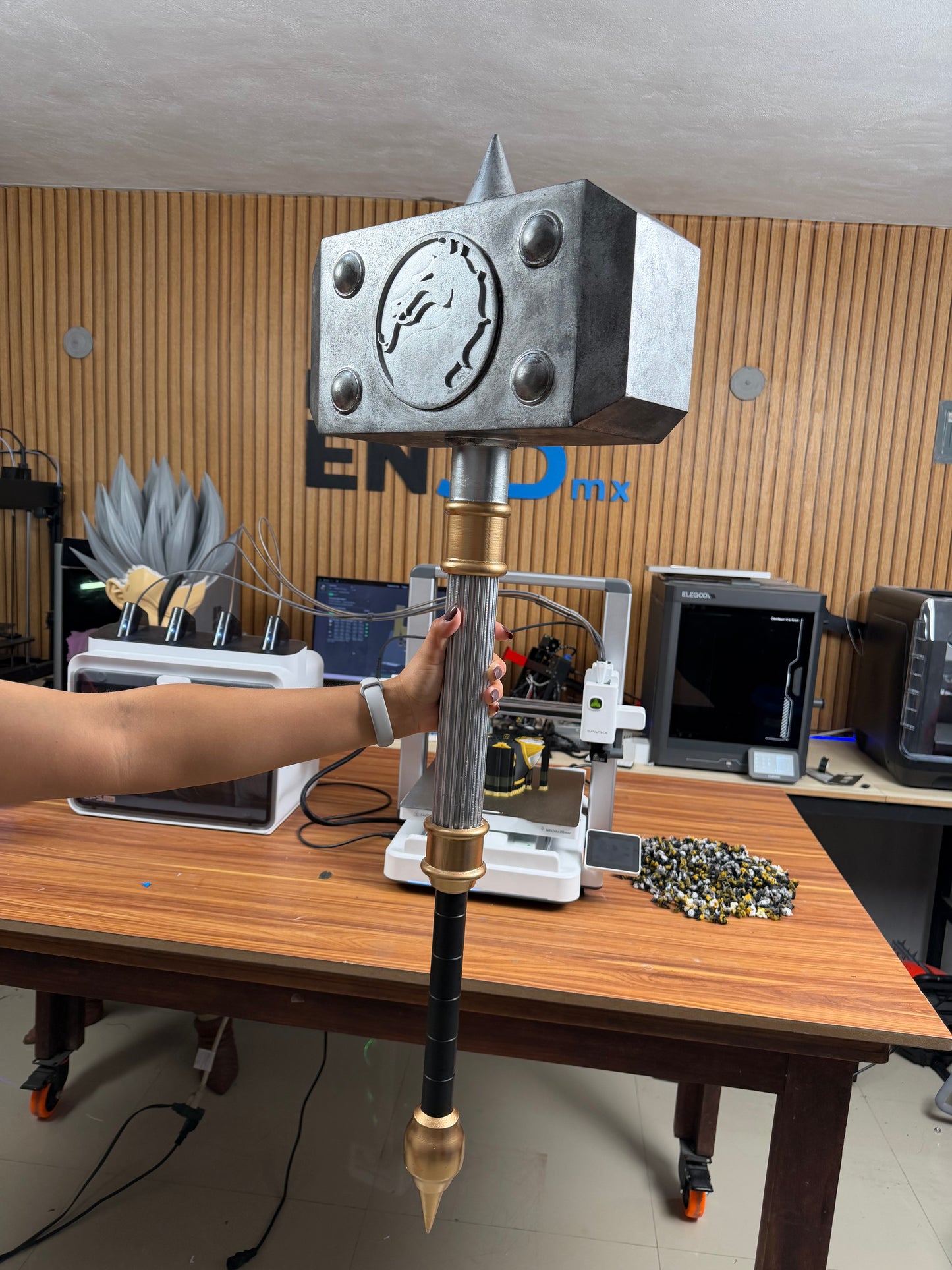 Réplica del Martillo de Shao Kahn