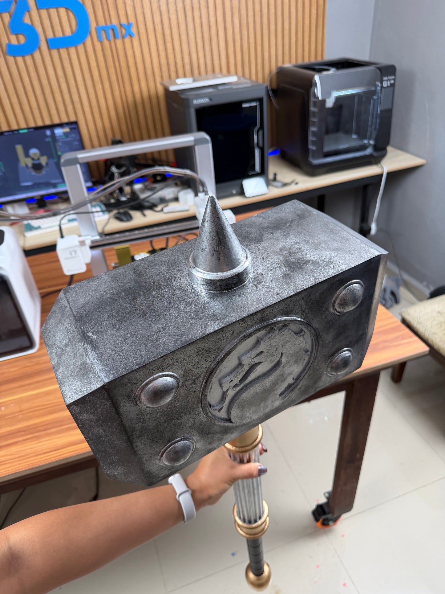 Réplica del Martillo de Shao Kahn