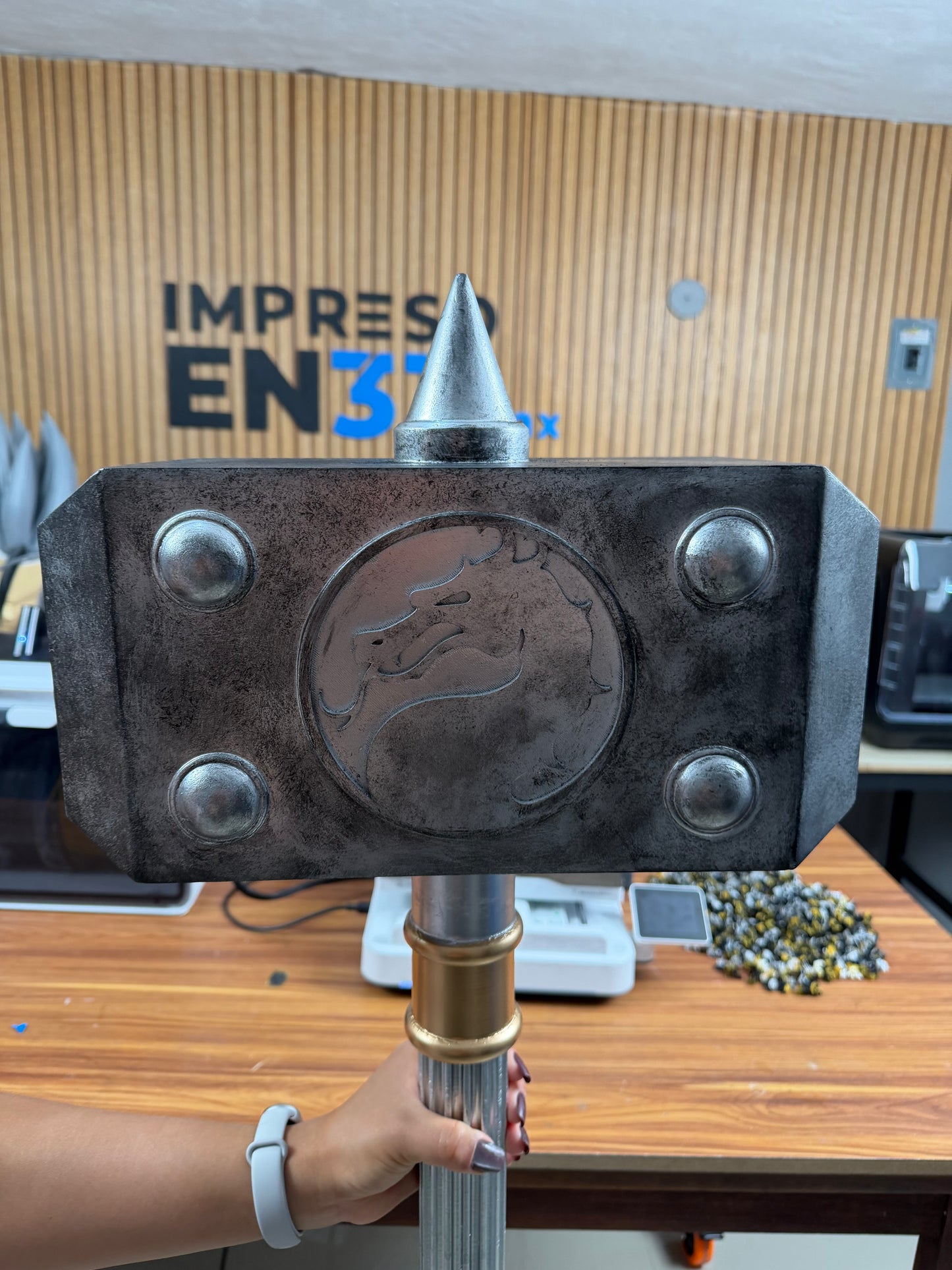 Réplica del Martillo de Shao Kahn