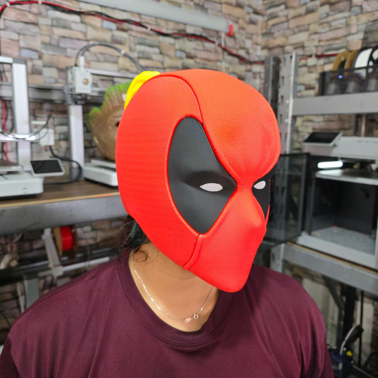 Casco magnético de Lady Deadpool impreso en 3D