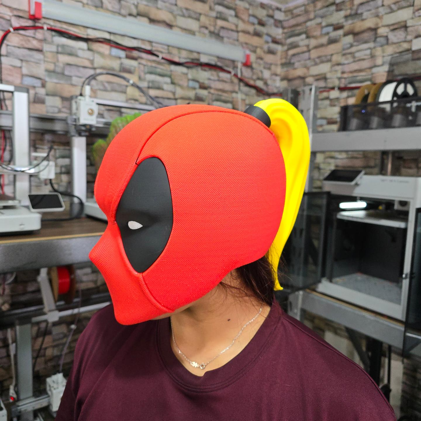 Casco magnético de Lady Deadpool impreso en 3D