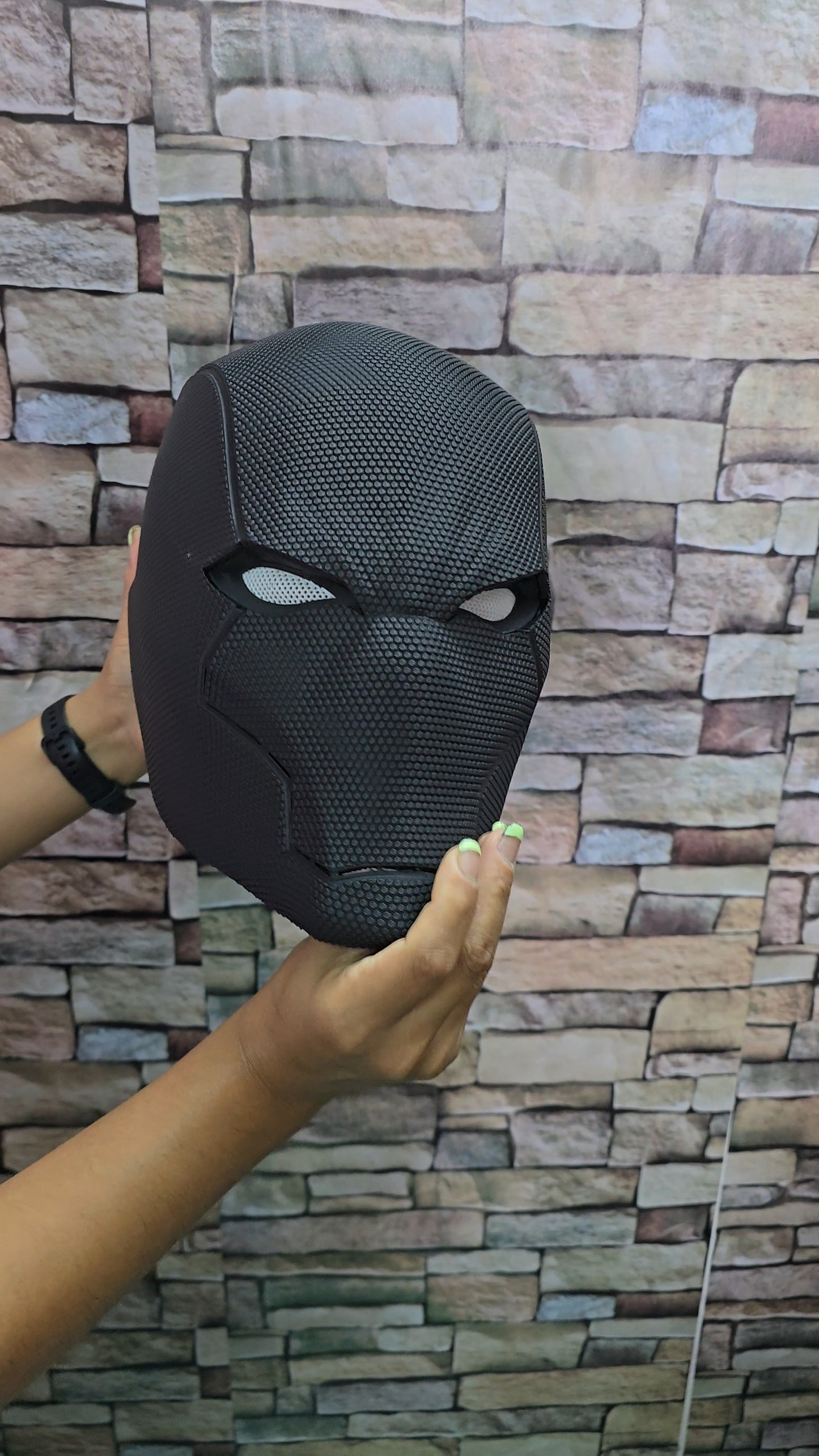 Casco de Red Hood magnético y texturizado impreso en 3D