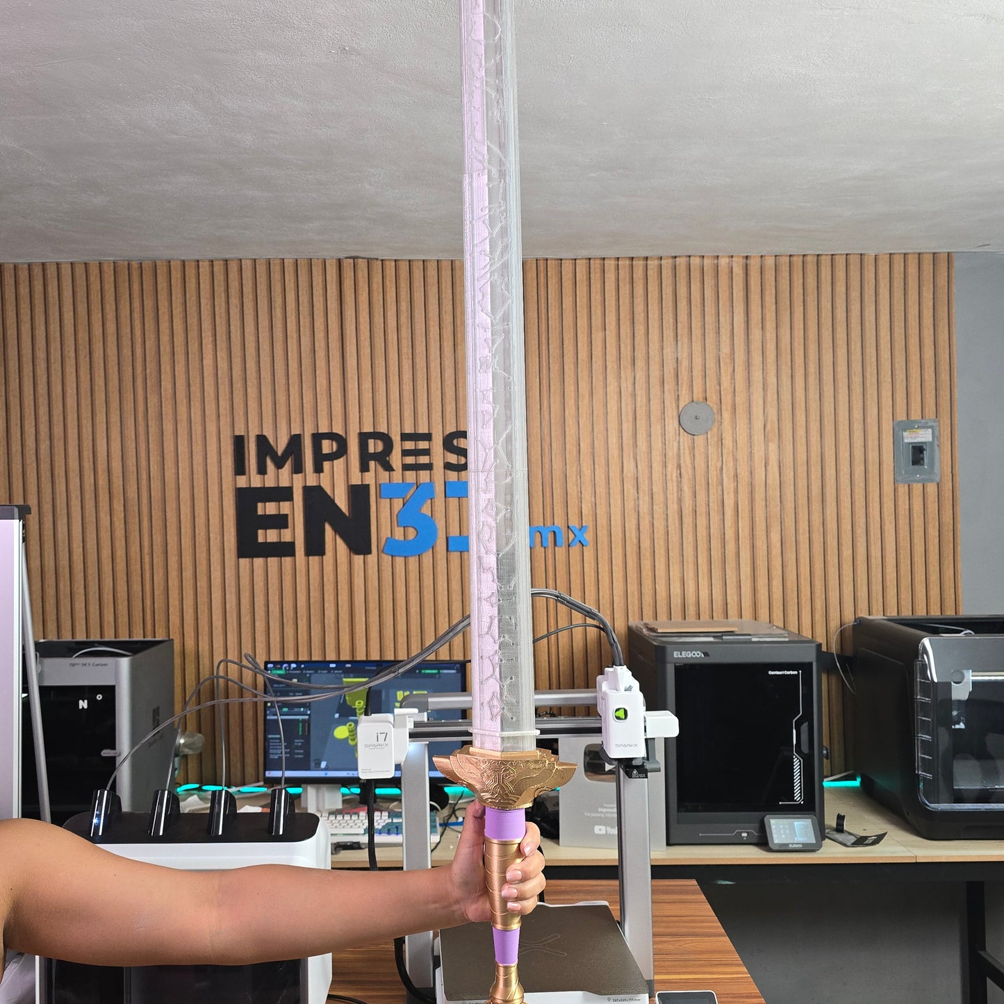 Espada Led de Rumi's de Kpop Demon Hunters Huntrix